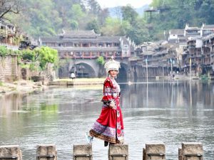 Alternative view of TOUR TRUNG QUỐC - NGHI XƯƠNG - TAM HIỆP - PHƯỢNG HOÀNG CỔ TRẤN - TRƯƠNG GIA GIỚI