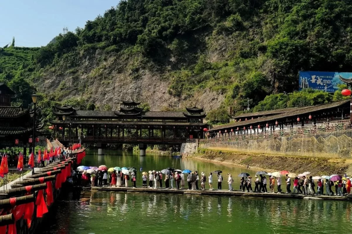 TOUR TRUNG QUỐC - PHƯỢNG HOÀNG CỔ TRẤN - MIÊU TRẠI MẶC NHUNG - TRƯƠNG GIA GIỚI - THIÊN MÔN SƠN GIÁ RẺ UY TÍN 2026 - Ảnh 4