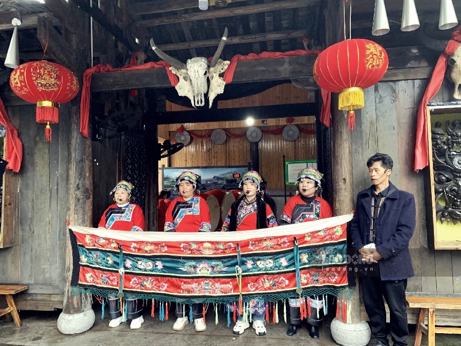 TOUR TRUNG QUỐC - PHƯỢNG HOÀNG CỔ TRẤN - MIÊU TRẠI MẶC NHUNG - TRƯƠNG GIA GIỚI - THIÊN MÔN SƠN GIÁ RẺ UY TÍN 2026 - Ảnh 2